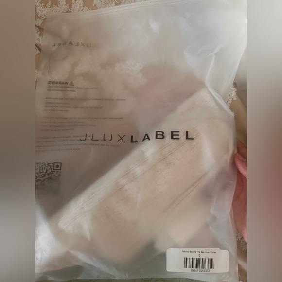 JLUXLABEL Linen Set - Picture 3 of 4